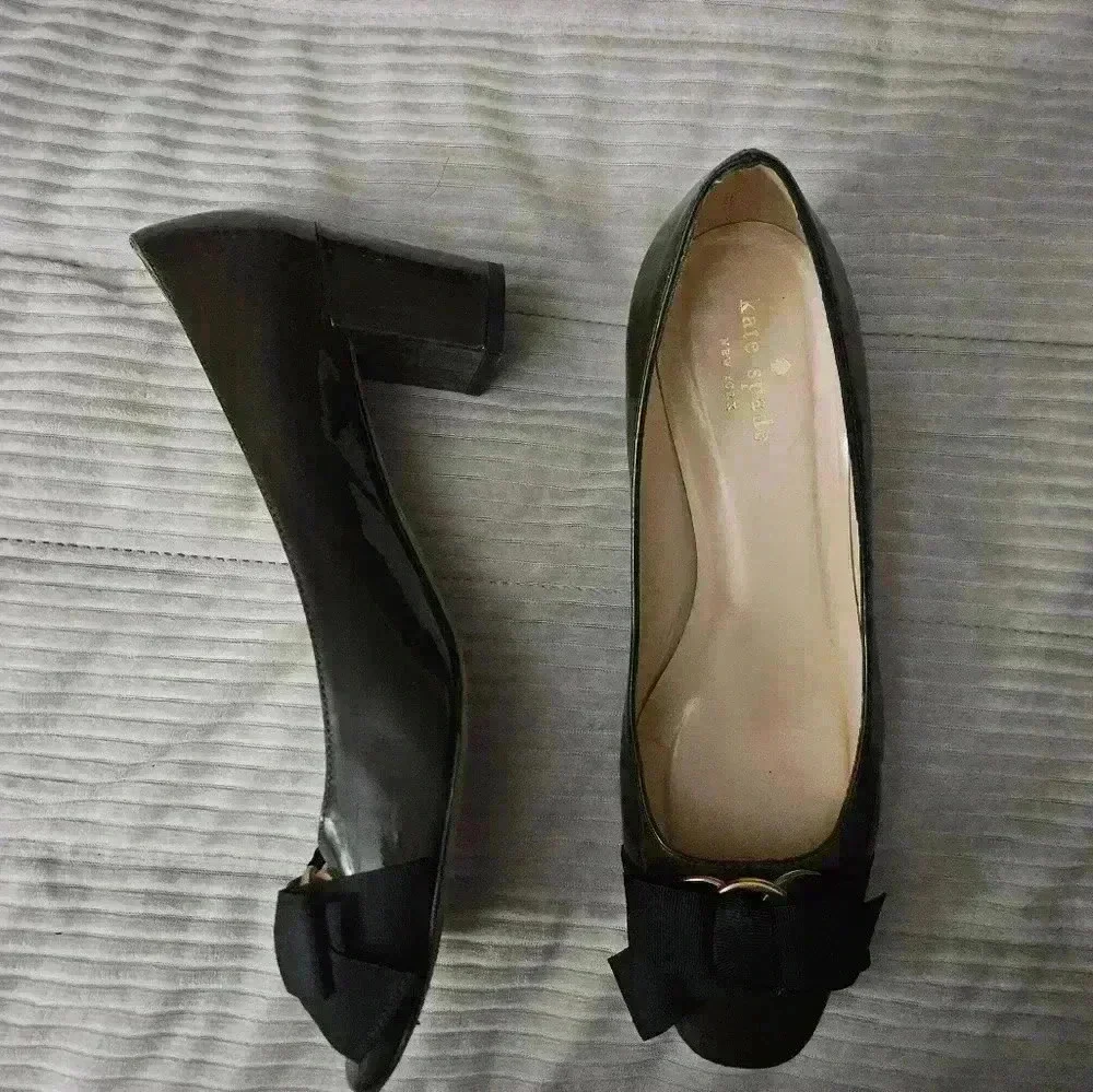 Kate Spade heels.  Olive Green Patent Leather w Black bows. Size 8.5